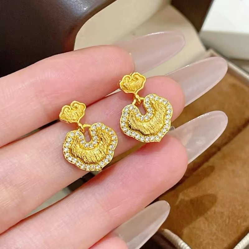 QEENKISS Gold Vintage RUYI Stud Earrings For Women Wedding Party Birthday